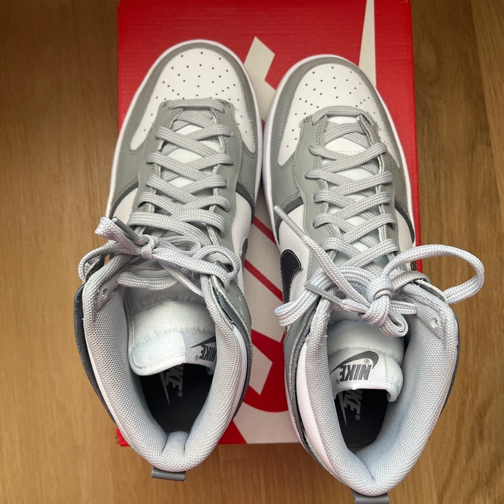 WMNS DUNK HIGH UP 'LIGHT SMOKE GREY